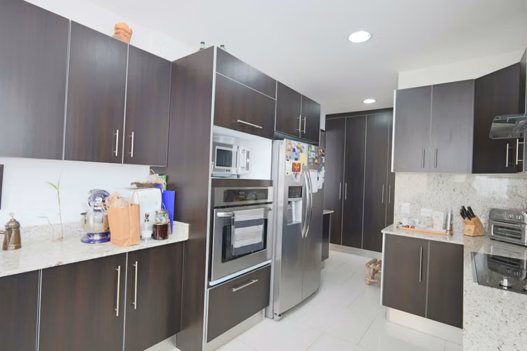 Venta Amplio Apartamento en Santa Ana