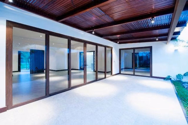 Venta casa contemporánea en La Hacienda, Santa Ana. (FAU) - Imagen 6