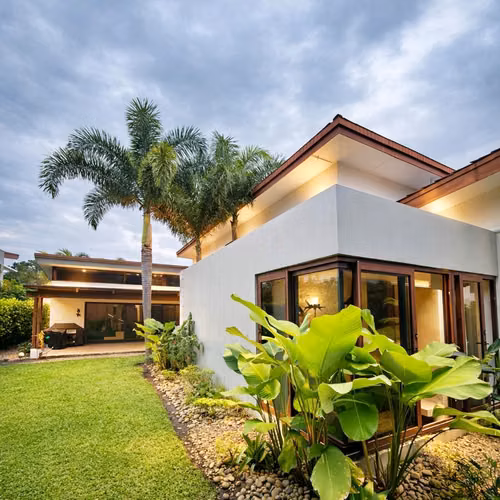 Venta casa contemporánea en La Hacienda, Santa Ana. (FAU) - Imagen 1