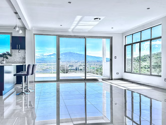 Casa Hilltop 5 bedroom home in Guachipelin