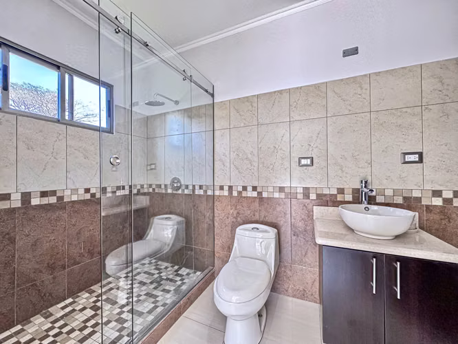 Casa Hilltop 5 bedroom home in Guachipelin