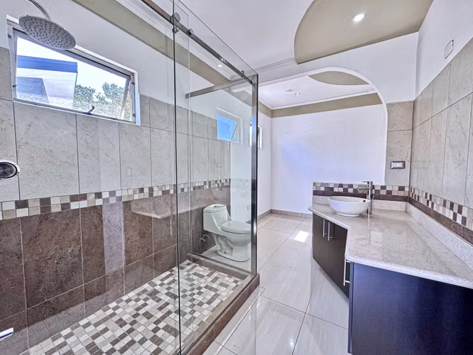 Casa Hilltop 5 bedroom home in Guachipelin