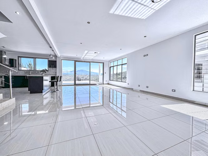 Casa Hilltop 5 bedroom home in Guachipelin