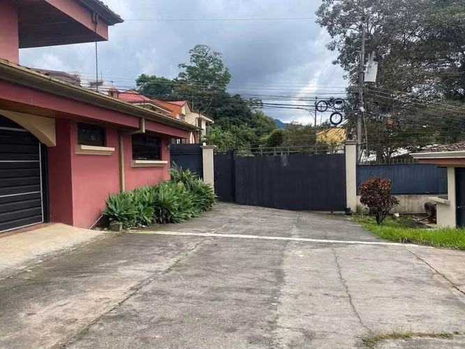 Venta casa en Pinares de Curridabat