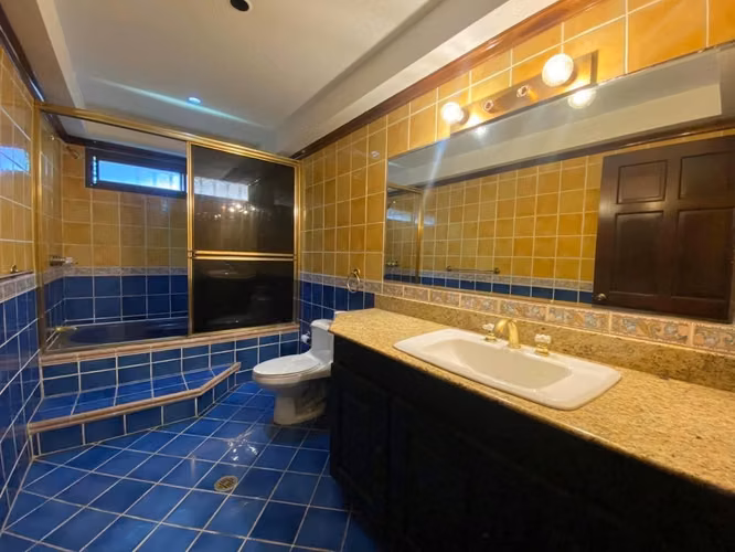 Venta casa en Pinares de Curridabat
