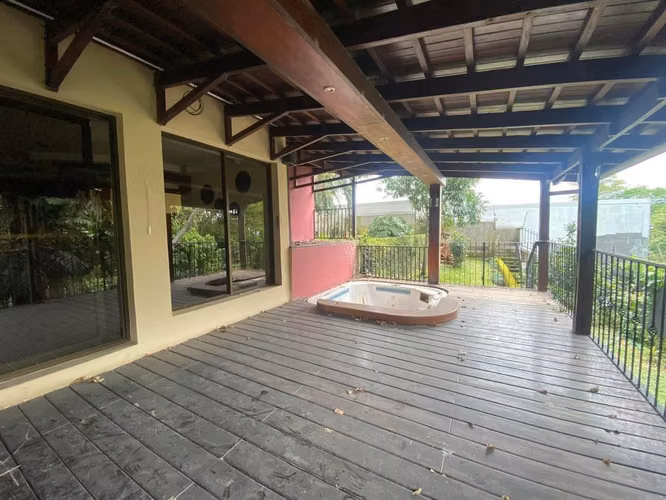 Venta casa en Pinares de Curridabat