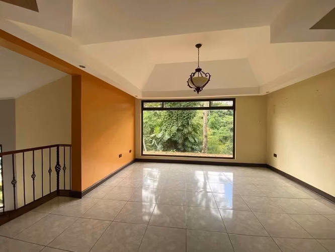 Venta casa en Pinares de Curridabat