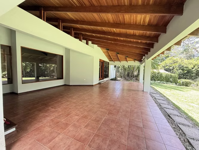 Venta, Reducida! Amplia Casa Independiente, 5H y 4.5B en Jaboncillos, Escazu. ID26664