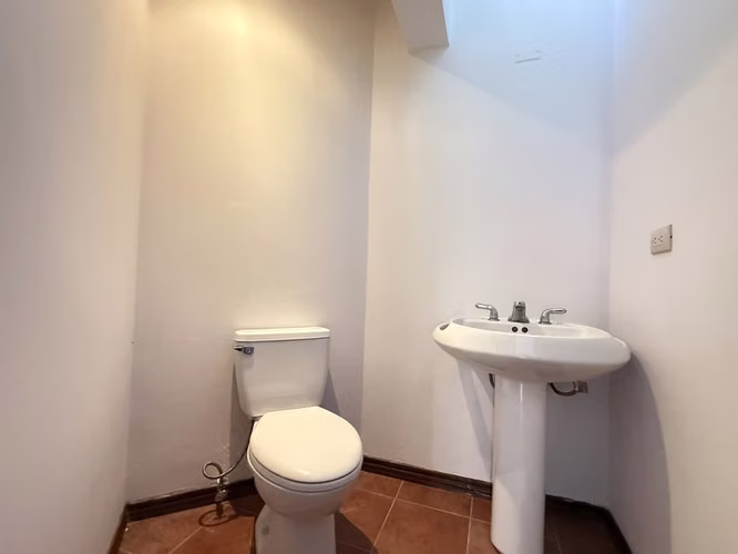 Venta, Reducida! Amplia Casa Independiente, 5H y 4.5B en Jaboncillos, Escazu. ID26664
