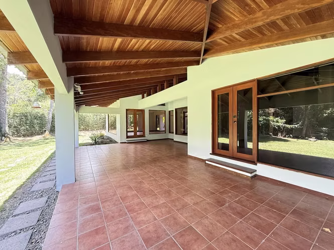 Venta, Reducida! Amplia Casa Independiente, 5H y 4.5B en Jaboncillos, Escazu. ID26664