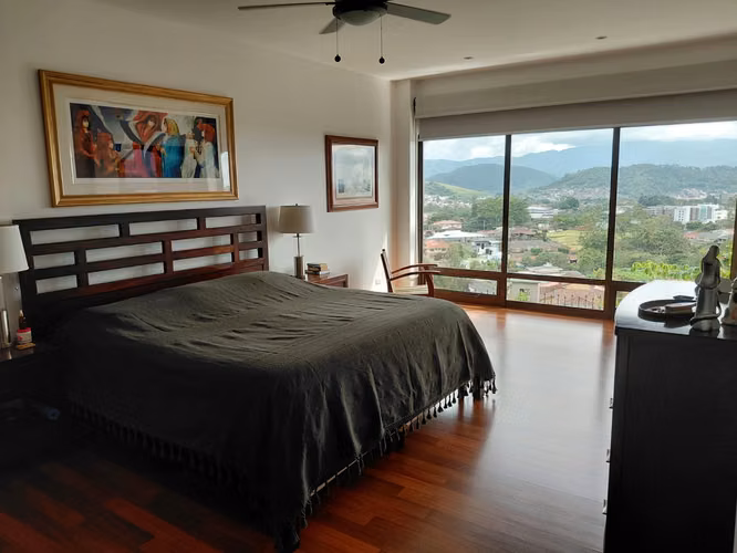 Casa de Lujo en Venta | Colinas de Montealegre, Tres Ríos, Pinares- MV