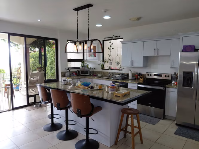 Casa de Lujo en Venta | Colinas de Montealegre, Tres Ríos, Pinares- MV