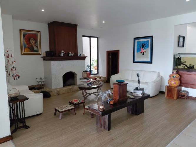 Casa de Lujo en Venta | Colinas de Montealegre, Tres Ríos, Pinares- MV