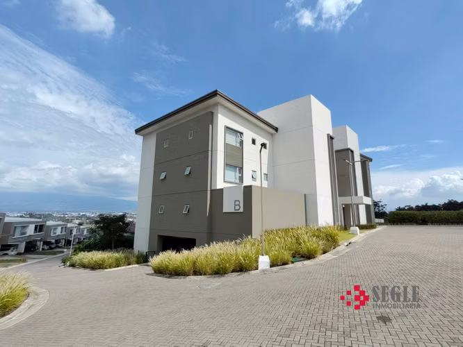 Apartamento Amueblado en  venta- Pent-house de Lujo en Guachipelín de Escazú