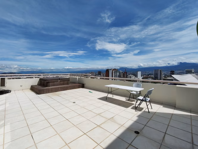 Se alquila Penthouse en Sabana Sur.
