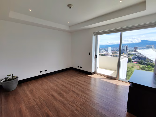Se alquila Penthouse en Sabana Sur.