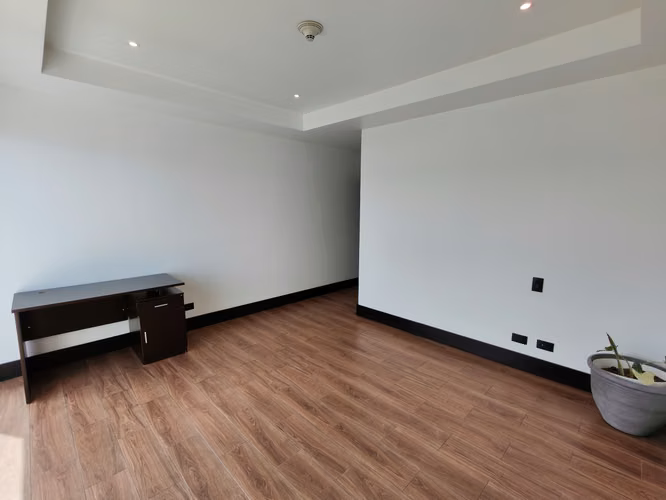 Se alquila Penthouse en Sabana Sur.
