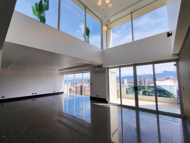 Se alquila Penthouse en Sabana Sur.
