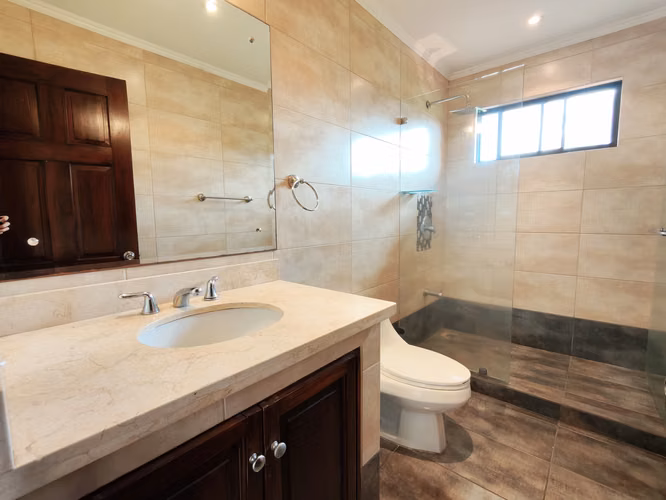 Se vende casa esquinera en Pozos de Santa Ana. - Imagen 18