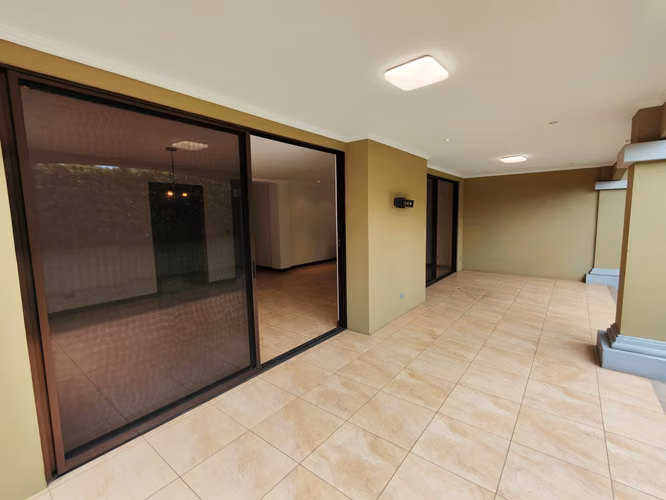 Se vende casa esquinera en Pozos de Santa Ana. - Imagen 5