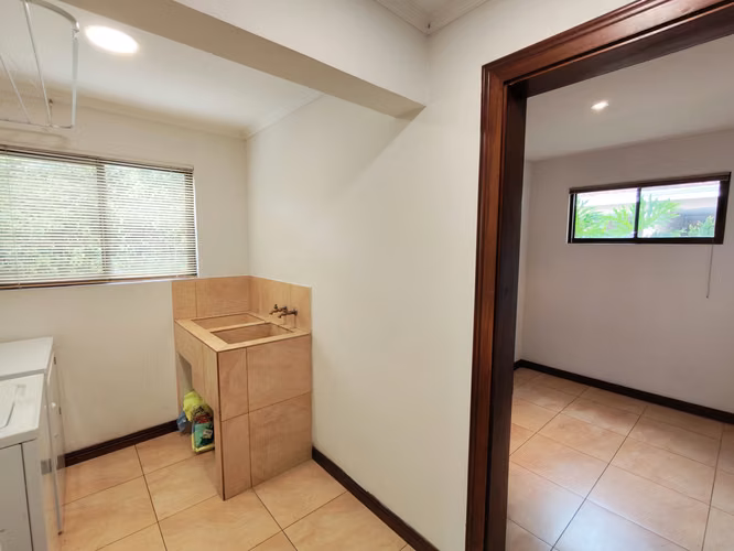 Se vende casa esquinera en Pozos de Santa Ana. - Imagen 9