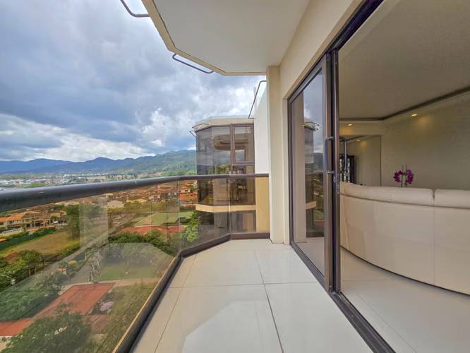 PENTHOUSE DE 3 HABIT. CON FULL VISTAS EN BELLO HORIZONTE ESCAZU