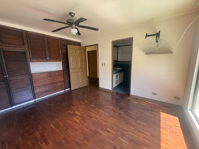 Venta de casa en Condominio Rocafort Guachipelín de Escazú. - Imagen 12
