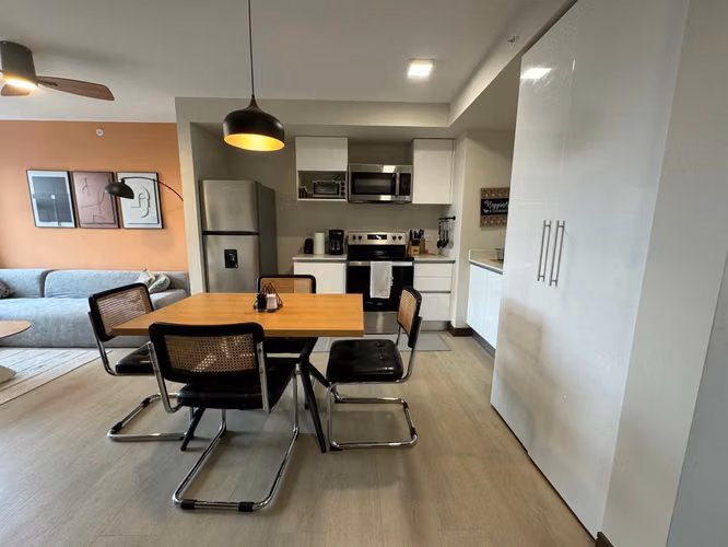 Venta Urgente de apartamento, Uruca cerca de Sabana. ¡ IDEAL INVERSIONISTA! NEGOCIABLE ! - Imagen 5