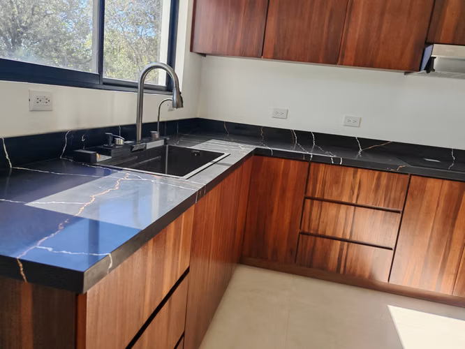 Casa moderna en venta en Condominio Parque del Encino, Liberia