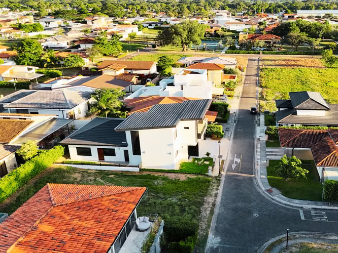 Casa moderna en venta en Condominio Parque del Encino, Liberia