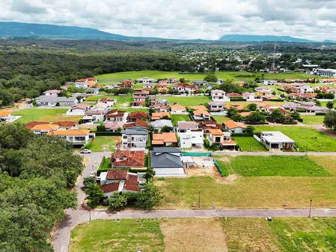 Casa moderna en venta en Condominio Parque del Encino, Liberia