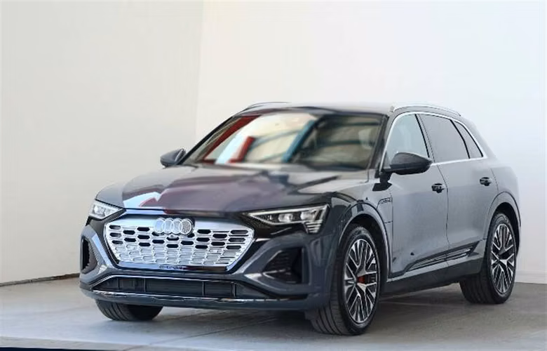 AUDI E-TRON 2024 AUTOMÁTICA ELÉCTRICO GRIS