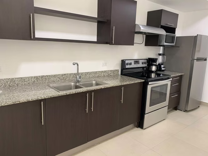 Alquiler de apartamento en La Sabana. Seguro y amplio