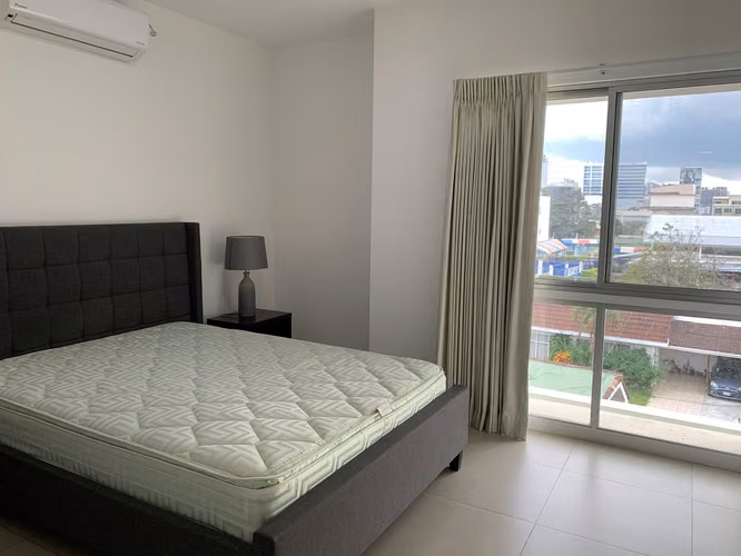 Alquiler de apartamento en La Sabana. Seguro y amplio