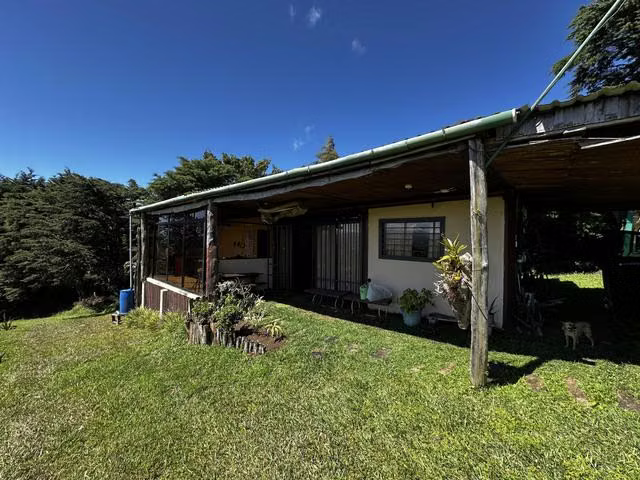 Venta de finca con vista panorámica en Heredia. - Imagen 8