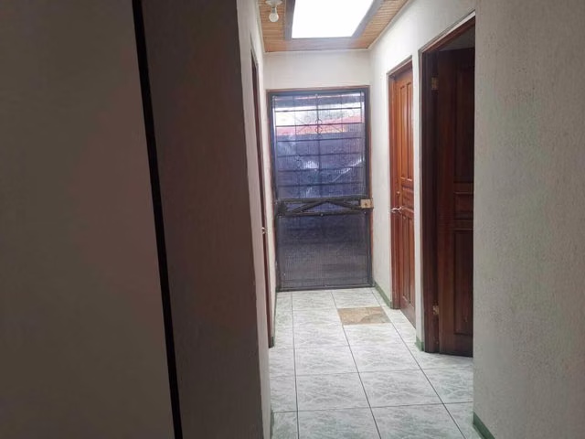 CASA EN VENTA EN SAN ISIDRO DE HEREDIA. - Imagen 2