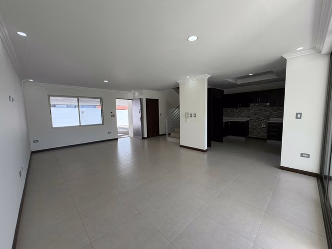SE VENDE CASA EN SANTA ANA CENTRO! El hogar perfecto para tu familia  FV - Imagen 5