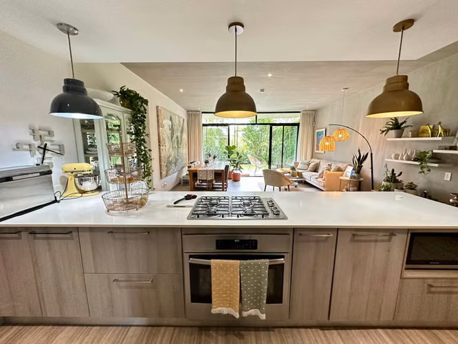 Se vende hermoso apartamento con amplio jardín en Santa Ana - Imagen 3