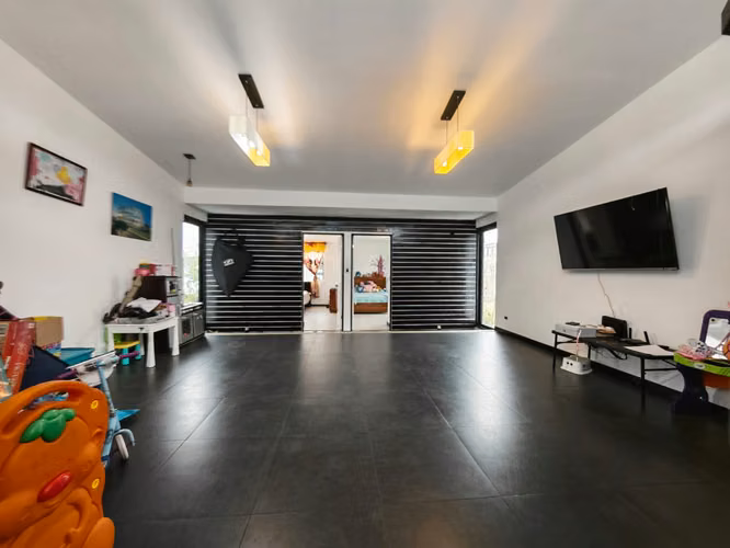 Se vende casa una planta en San Isidro de Heredia.
