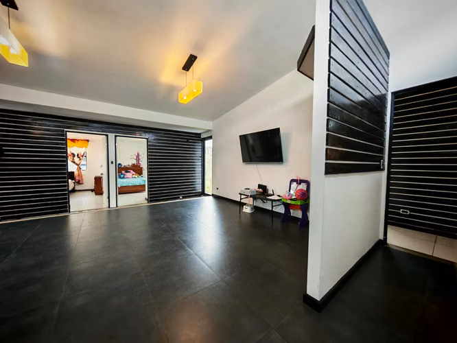 Se vende casa una planta en San Isidro de Heredia.