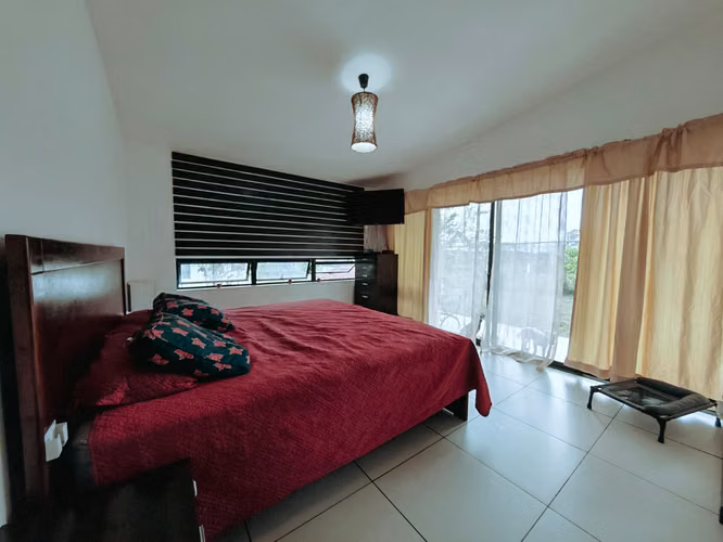 Se vende casa una planta en San Isidro de Heredia.