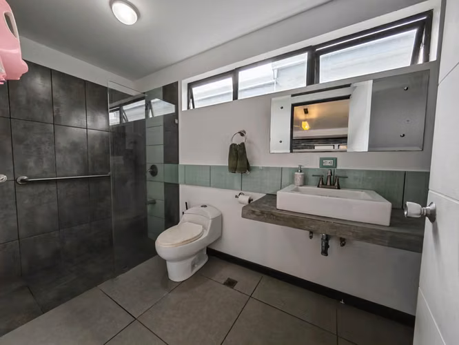 Se vende casa una planta en San Isidro de Heredia.