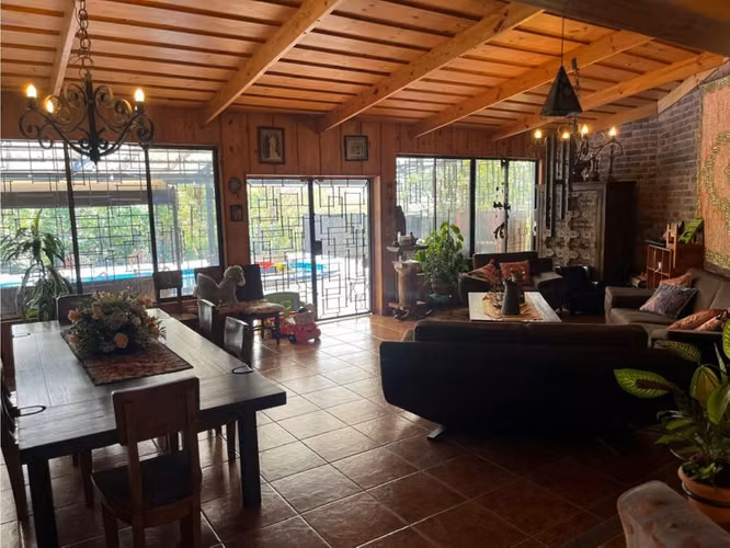 Venta de Casa, en residencial con seguridad, Guachipelin-Escazu - Imagen 1