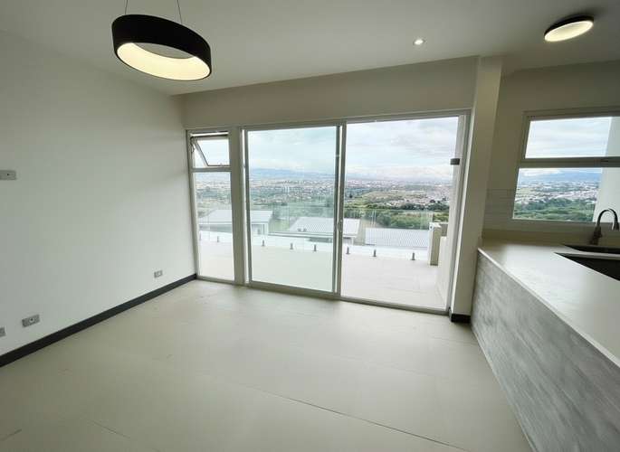 Apartamento con Terraza Privada y Vista Panorámica en Guachipelín Escazú - Imagen 6