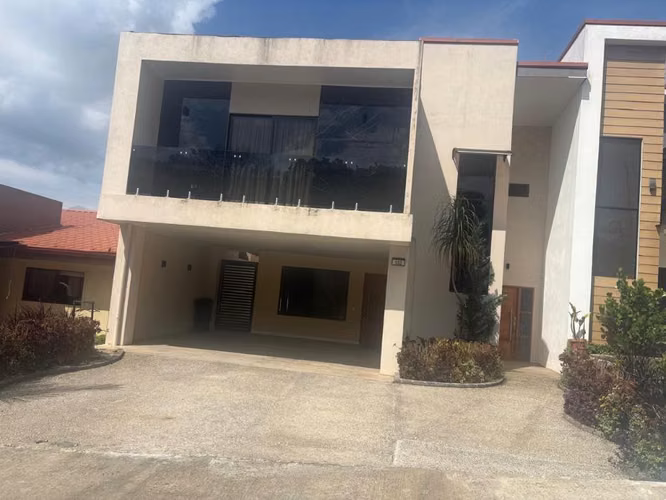 Se vende Casa en Condominio Las Palmas, en Zaragoza de Palmares