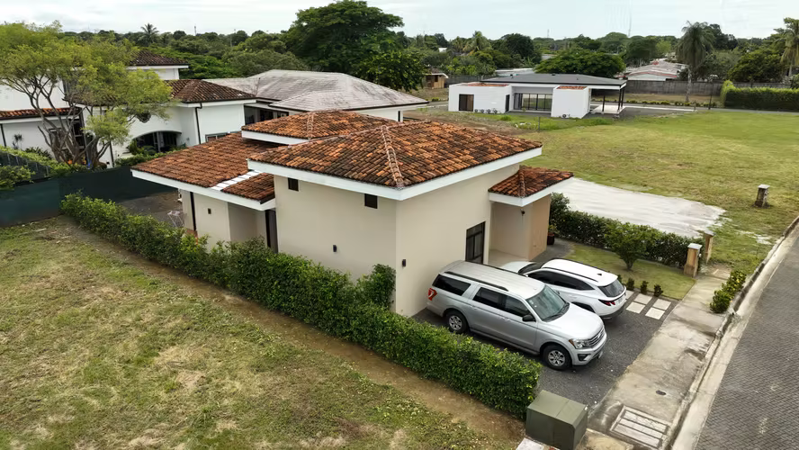 Moderna Casa en Condominio Parque del Encino – Liberia | Amplia, Elegante y Lista para Vivir - Imagen 2