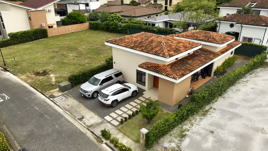 Moderna Casa en Condominio Parque del Encino – Liberia | Amplia, Elegante y Lista para Vivir