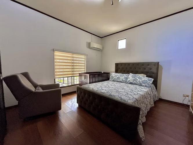 Elegancia, ubicación y vida familiar en perfecta armonía. Casa en Santa Ana - Imagen 16