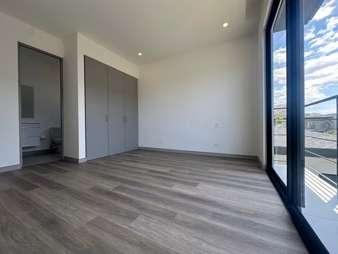 VENTA DE CASA EN EL CONDOMINIO LATITUD LINDORA PARA ESTRENAR - Imagen 19