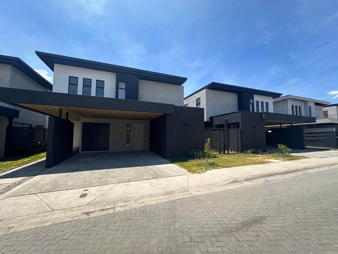 VENTA DE CASA EN EL CONDOMINIO LATITUD LINDORA PARA ESTRENAR - Imagen 16